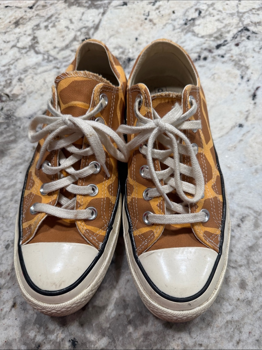 Converse Low Top Sneakers in giraffe print